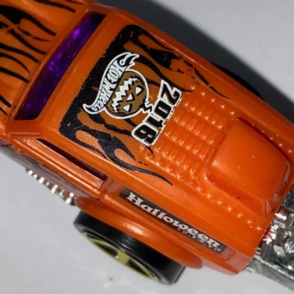Hot Wheels Poppa Wheelie 1/5 Diecast Van 5/365 Holiday Racers 2013 Halloween